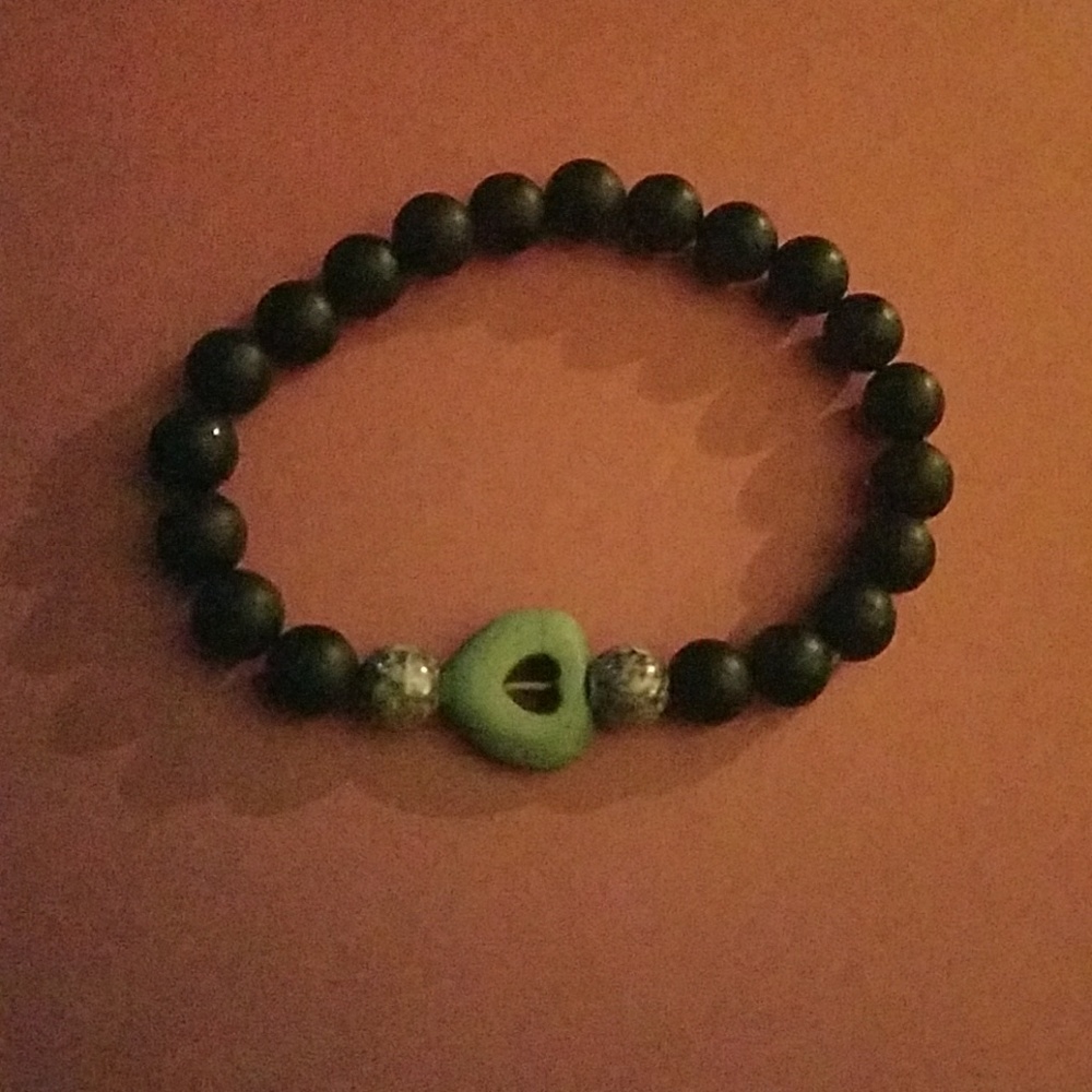 Black bead bracelet with green heart